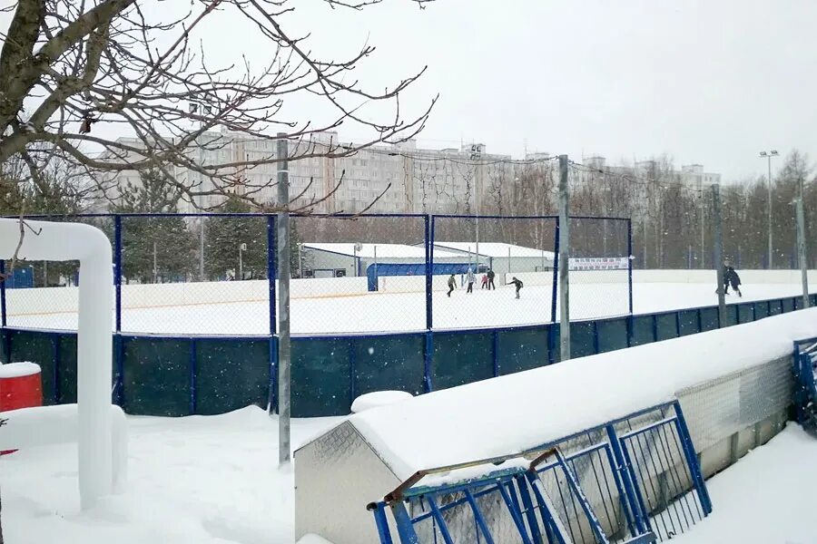 Каток матвеевская. Каток Ангарские пруды. Парк Ангарские пруды каток. Каток в парке Ангарские пруды. Парк на Ангарской улице каток.