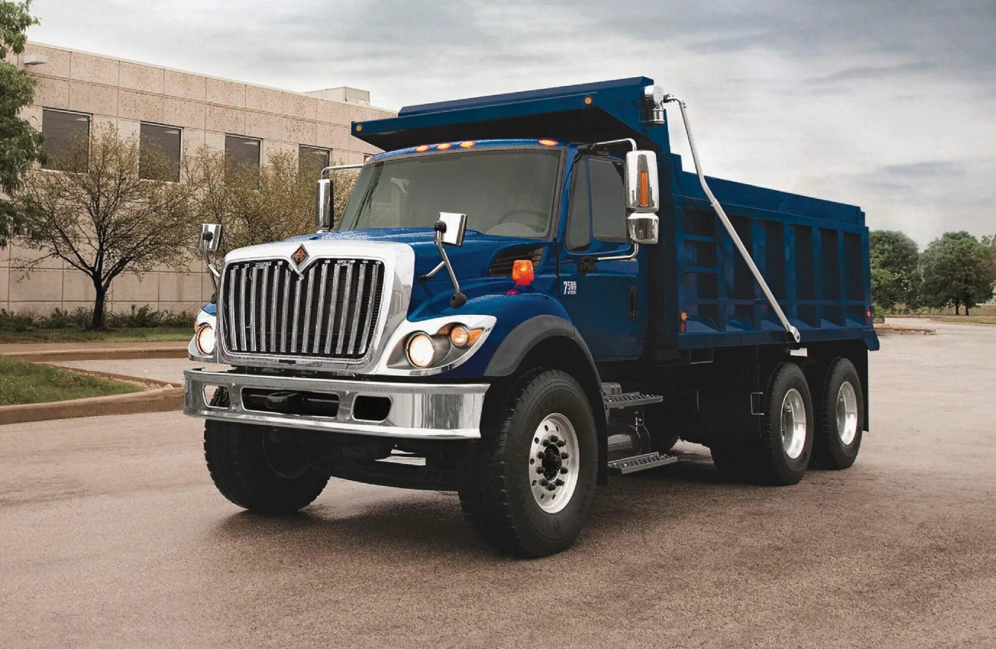 Самосвал International 7600. International 7600 6х4 самосвал. International 7900 самосвал. International WORKSTAR тягач.