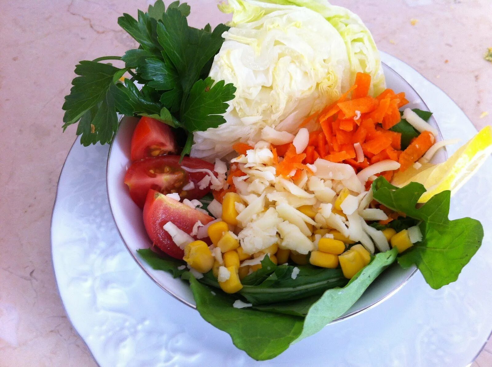 Салат мужское счастье. Вкусный борщик с капусткой но не красный. Салат бесит. Yoğurtlu tattuni png. Салат киевский.