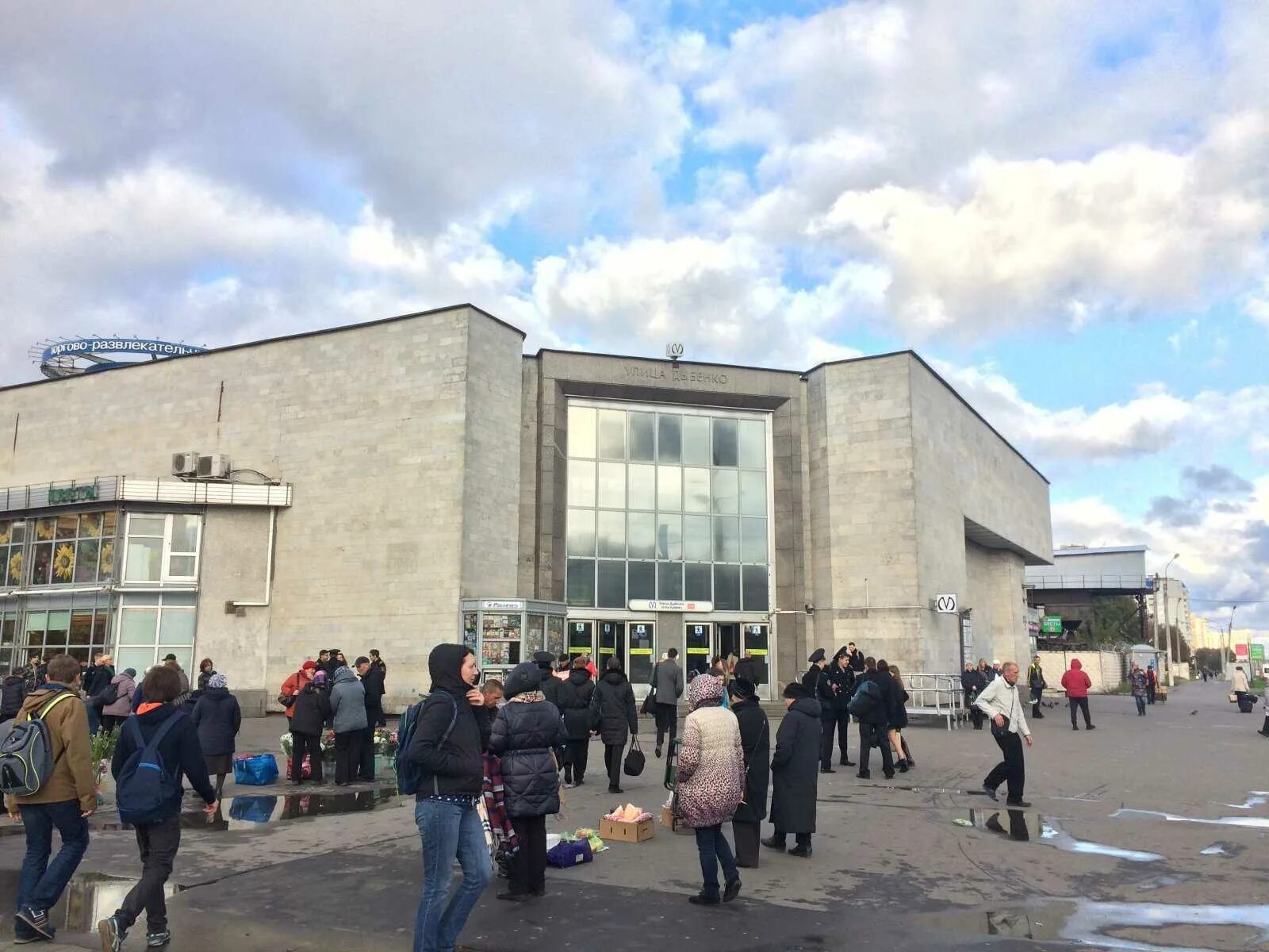 Вакансия метро дыбенко спб. Станция улица дыбенко. Улица дыбенко (станция метро). Улица дыбенко (санкт-петербург). Улица дыбенко на карте.