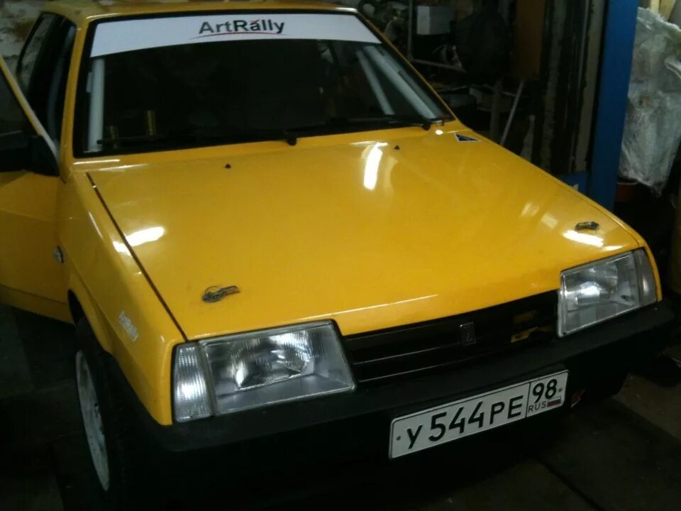 Ваз 2108 желтая. Ваз 2108 2001. Ваз 2108 желтый. Ваз 2108 желтым цветом. Ваз 2108 1992 года.