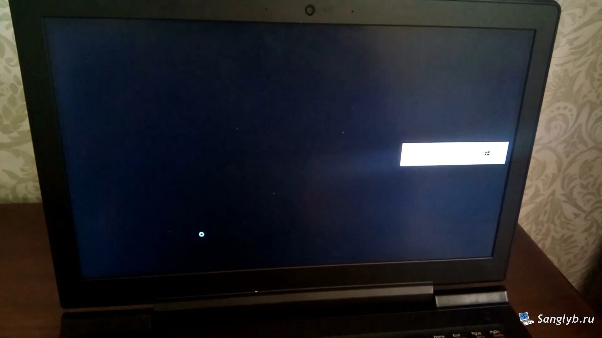 Высвечивается черный экран. Чёрный экран при включении ноутбука. Герои м6 черный экран. Герои меча и магии 6 черный экран при запуске Windows 10. Белый экран черный экран.