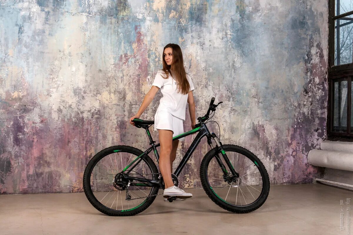 фотограф давид дубницкий. девушка в платье на велосипеде. вел фотосъемку. фотосессия с велосипедом. красивые велосипеды.