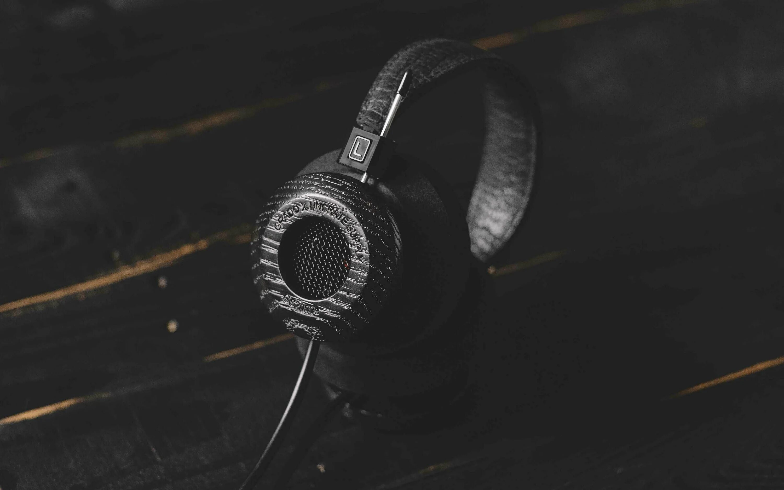 диктофон звукозаписи. аудио на телефон. наушники обои. наушники. обложка для музыкального плеера.