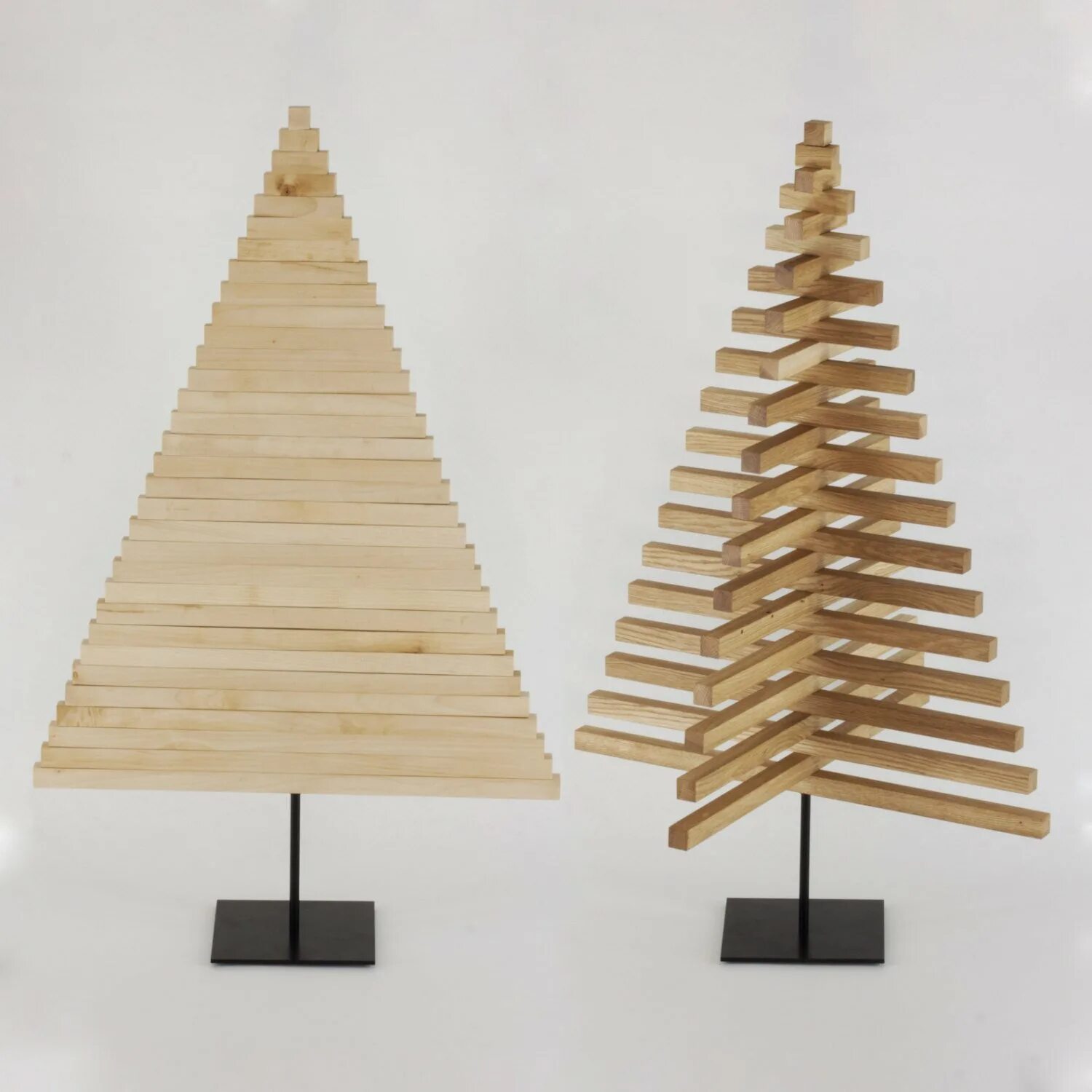 Как сделать деревянную елку своими руками. Елка из дерева своими руками. Дизайнерская елка из дерева. Елка из брусков деревянных. Елка деревянная треугольная.