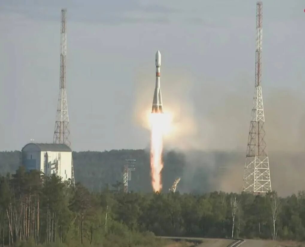 Космодром Восточный Амурская область. Ракеты. Ракета старт. Ракета с запуском.