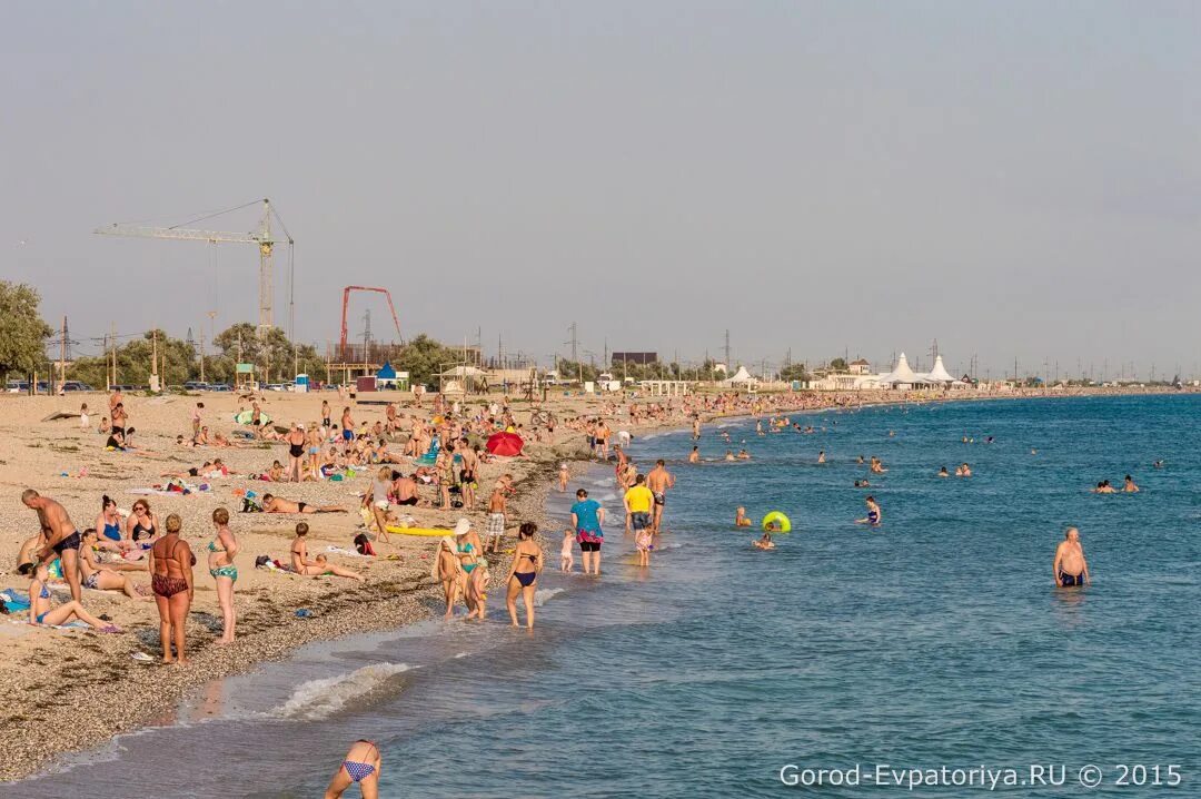 Обстановка в евпатории на сегодняшний день. Море в евпатории в июле. евпатория пляж в июле. евпатория старый город пляж. евпатория пляж люди.