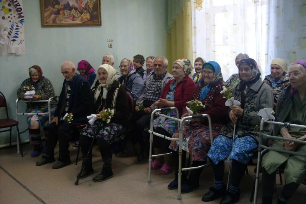 День пожилого человека в доме интернате. Обоянский дом интернат для престарелых. С праздником день пожилого. День пожилого человека в доме интернате. День пожилого человека в доме интернате.