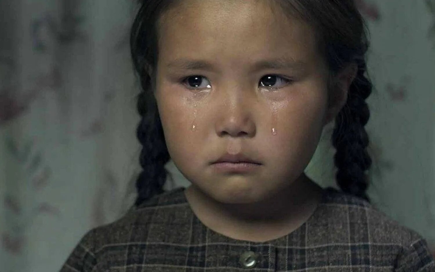 Замыкание якутский фильм. Якутка из фильма. Дочь якута. Ребенок азиатской внешности. Татьяна эверстова.