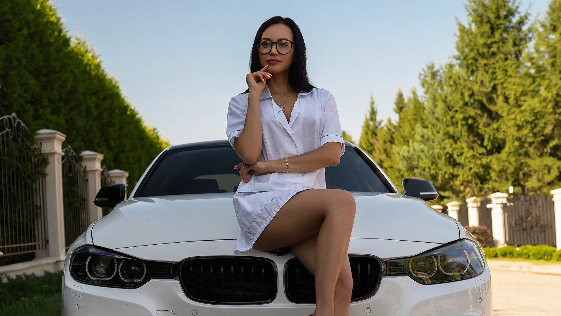 Красивые девушки с бмв. Bmw x3 эльвира. Девушки и авто. Обои бмв девушки. Bmw e46 blue.