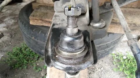 Замена нижних шаровых опор