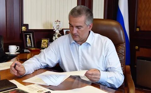 Аксенов глава крыма биография