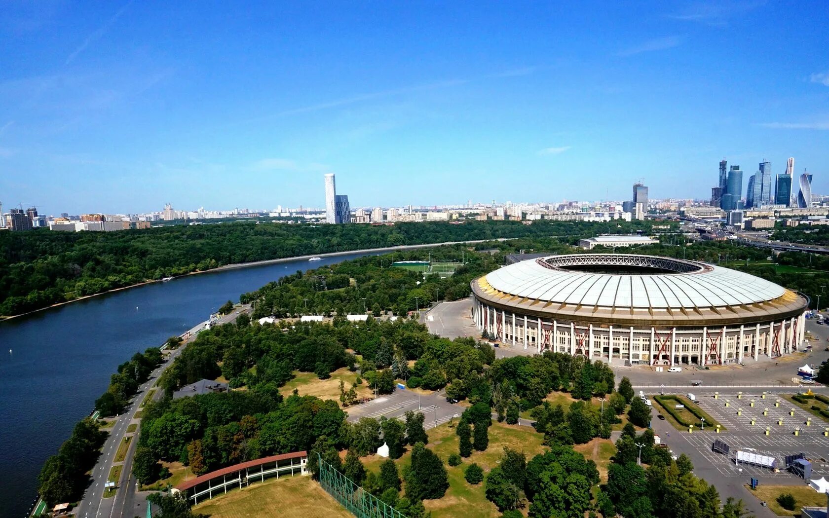 Воробьевы горы стадион лужники. Стадион лужники москва. Достопримечательности москвы лужники. Дворец спорта олимпийского комплекса «лужники». Олимпийский комплекс лужники москва.