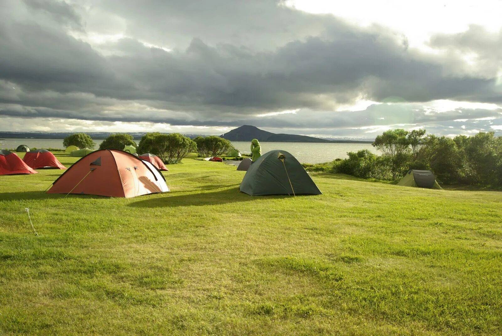 Исландия кемпинг. Палатка. Палатка на Поляне. Палаточный кемпинг. Camping фото