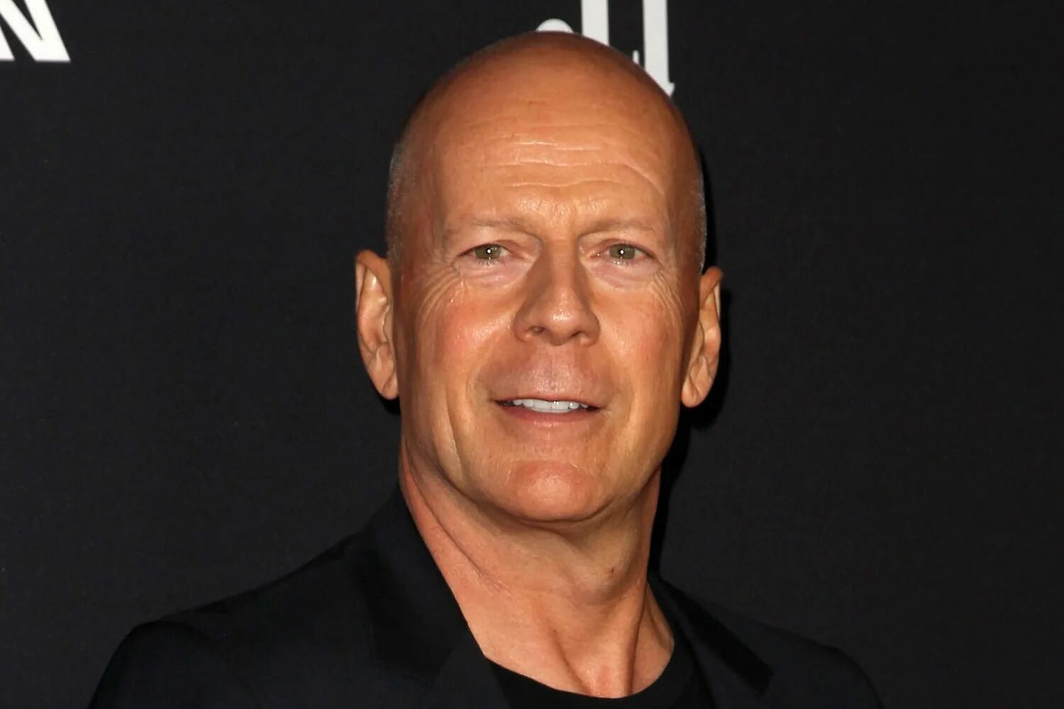 Сколько лет брюс. Bruce willis. брюс уиллис 2025. брюс уиллис фото. брюс уилис сейчас.
