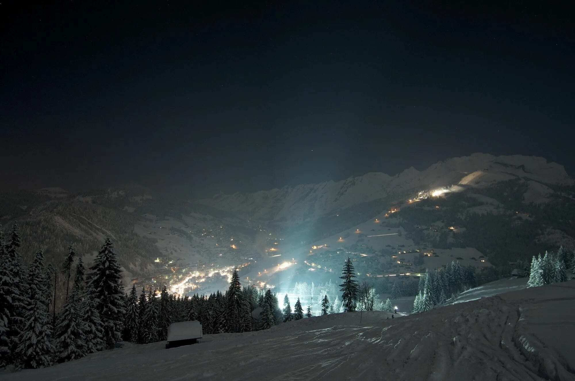 Красная поляна вечернее. Красная поляна вечернее. Эсто садок красная поляна зима. Ночной архыз. Вечерний архыз.