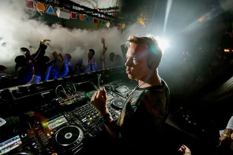 Dj house