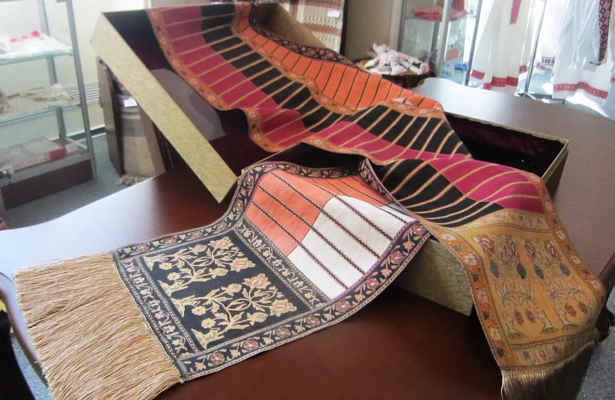 слуцкая персиарня. слуцкий ткачыхи. слуцкія ткачыхі. слуцкія ткачыхі. слуцкий пояс.