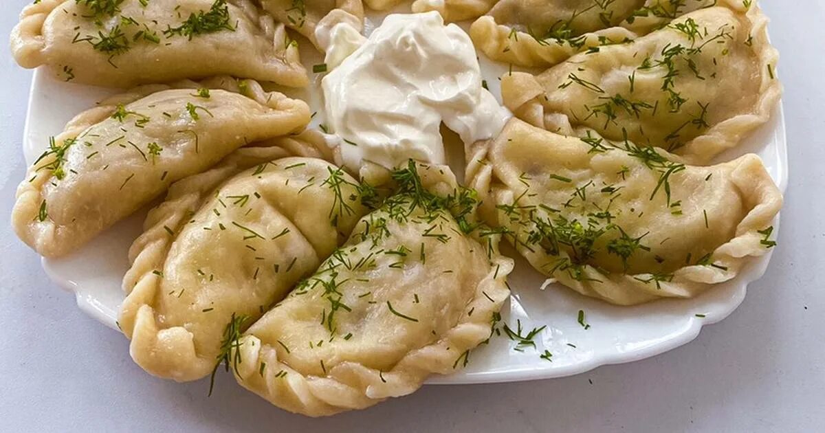 вареники с квашеной капустой. жареные вареники с картошкой. пельмени с чечевицей. вареники с картошкой. пельмени с квашеной капустой.