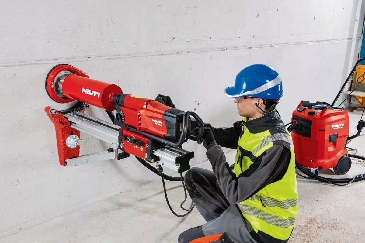 Сверление отверстий в стене расценка. Hilti DD WMS 100. Алмазное сверление Hilti. Алмазное бурение хилти. Хилти алмазное бурение в стене.