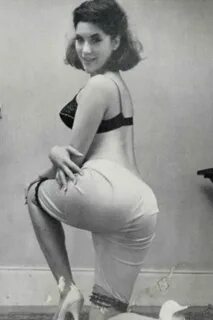 Женщины в панталонах 60