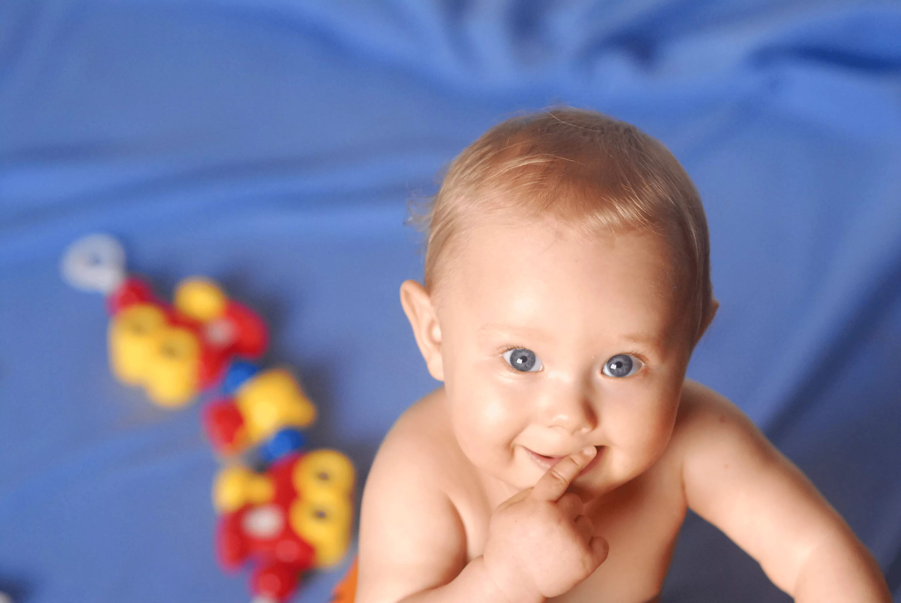 Nine children. 9 Месяцев ребенку. 9 Месяцев мальчику. Девятимесячный ребенок. 9 Месячный ребенок.