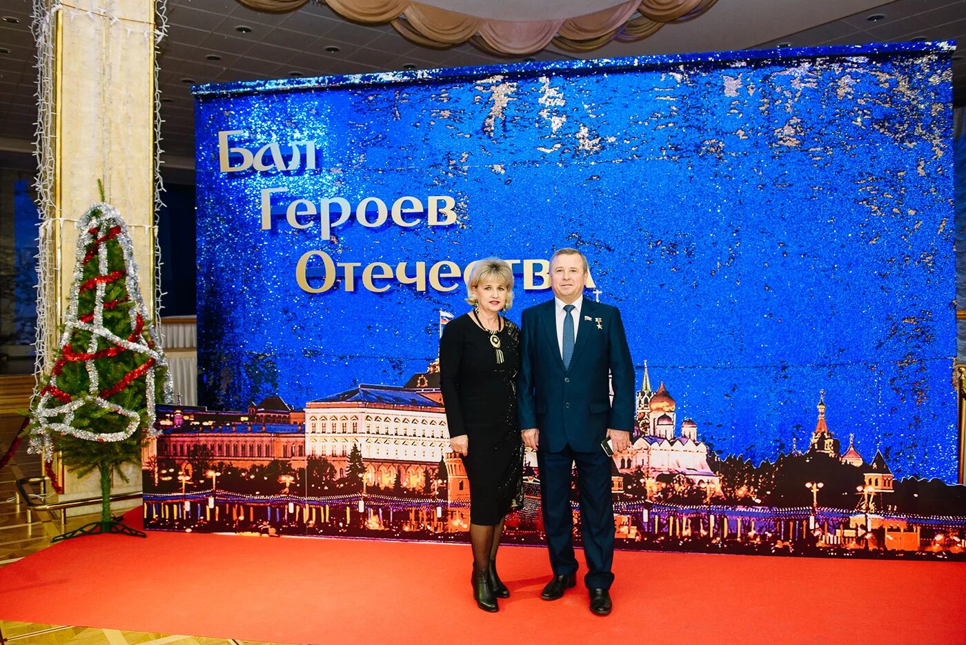 Елка в кремлевском дворце съездов. Государственный кремлёвский дворец. новогодний бал в кремлевском дворце. бал героев отечества в кремле 2018. балл в кремлевском дворце.