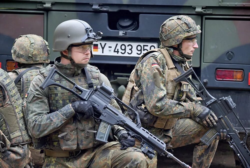 Немецкая армия. Армия Бундесвера. Армия Германии Бундесвер. Немецкая армия Бундесвер. Бундесвер 2020.