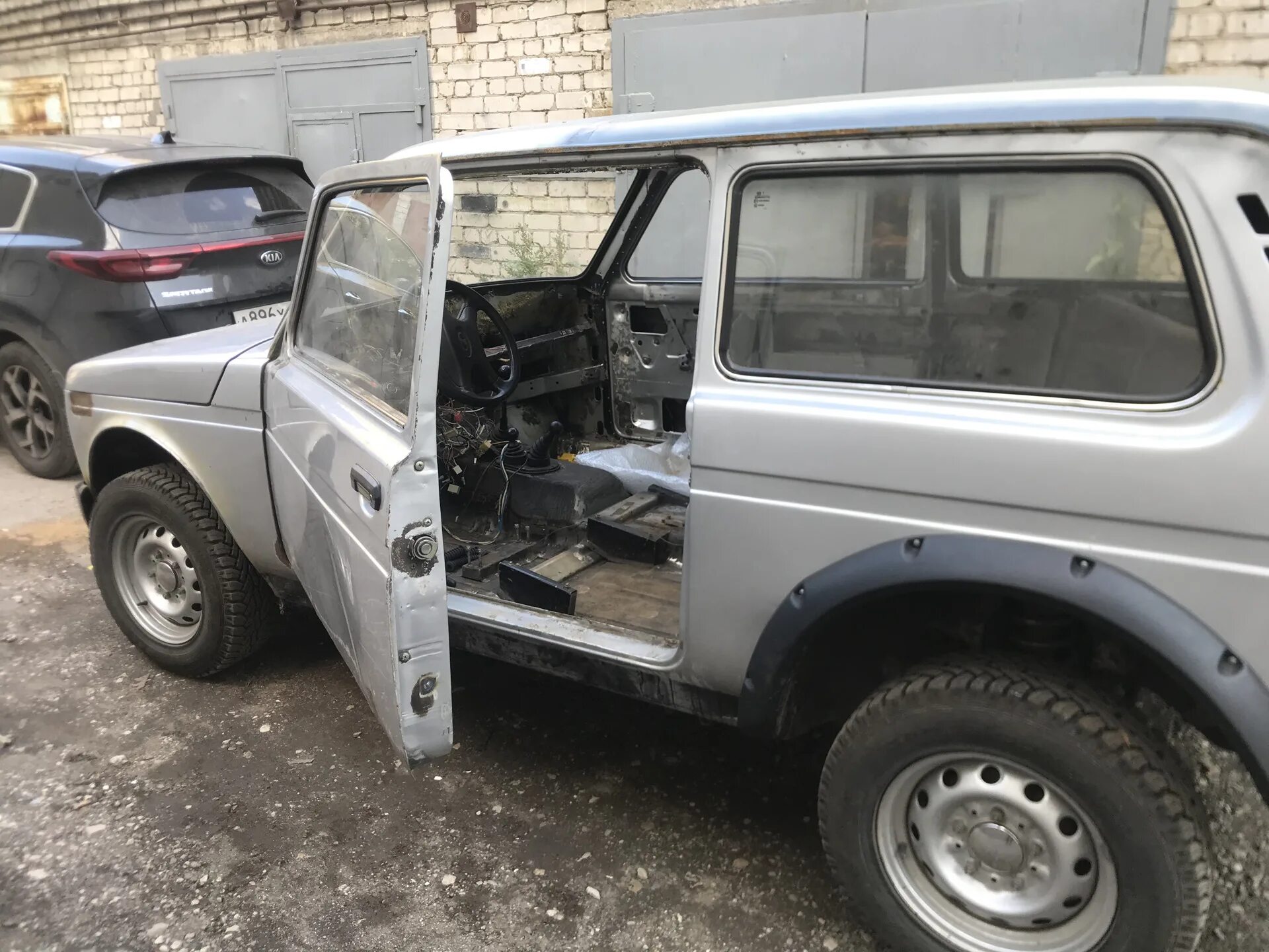 Урбан ограничители в старую дверь нивы (ч.2) - Lada 4x4 3D, 2 л, 2005 года кузов
