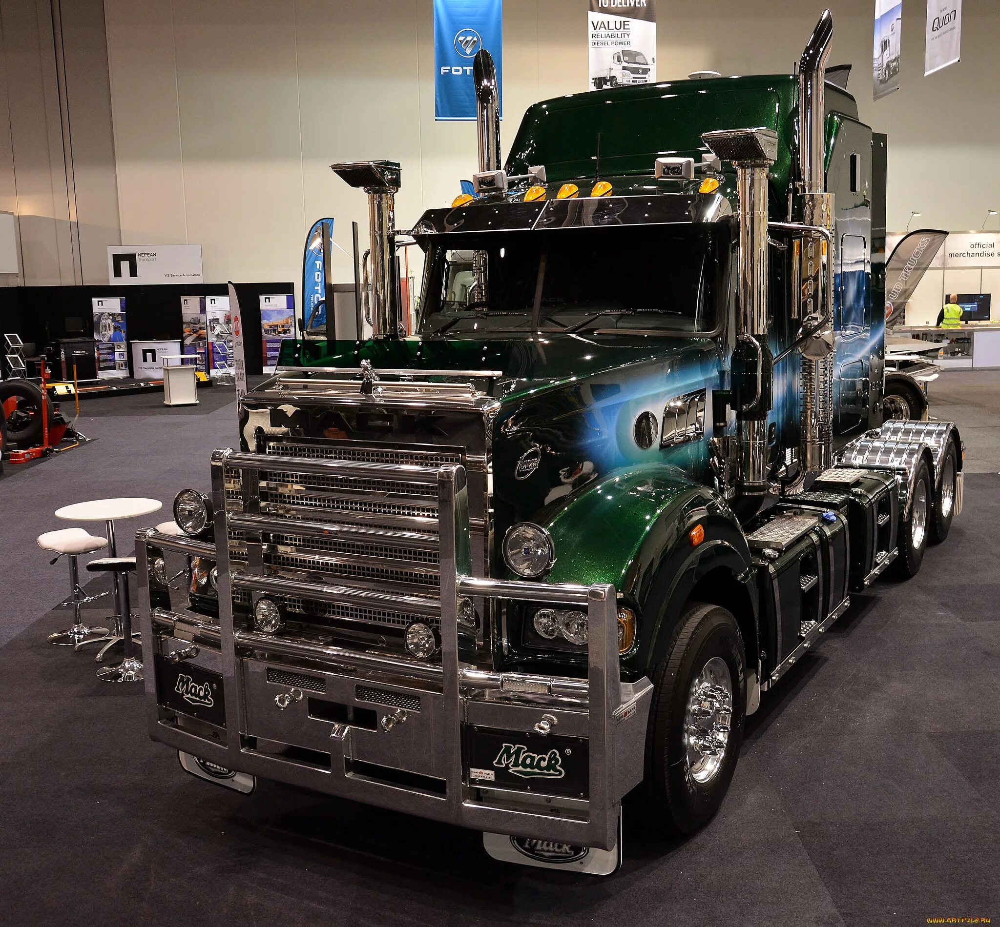 10 самых грузовиков. Mack Trucks Грузовики. Американские тягачи Mack. Тягач Мак Mack 4*2. Тягачи Mack ULTRALINER.