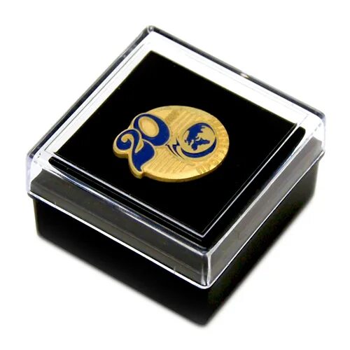 Футляр пластиковый. Пластиковая коробочка под значок. Коробочки для значков. Коробочка для значка. Коробочка под значок.