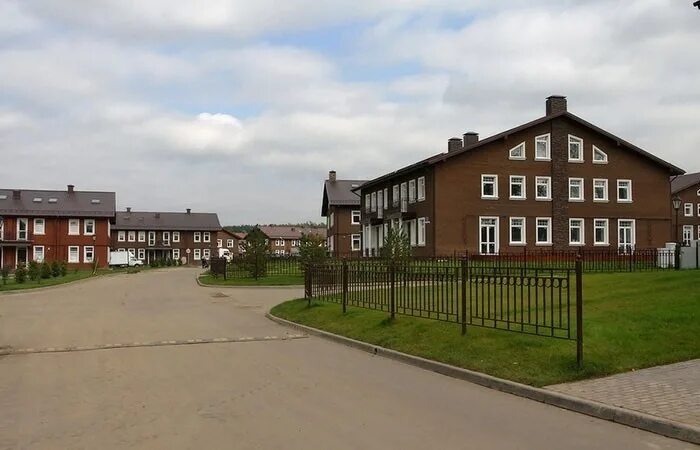 Жк бристоль лапшинка. Поселение московский коттеджный посёлок бристоль. Бристоль поселок москва. Коттеджный поселок бристоль школы. Бристоль коттеджный поселок.