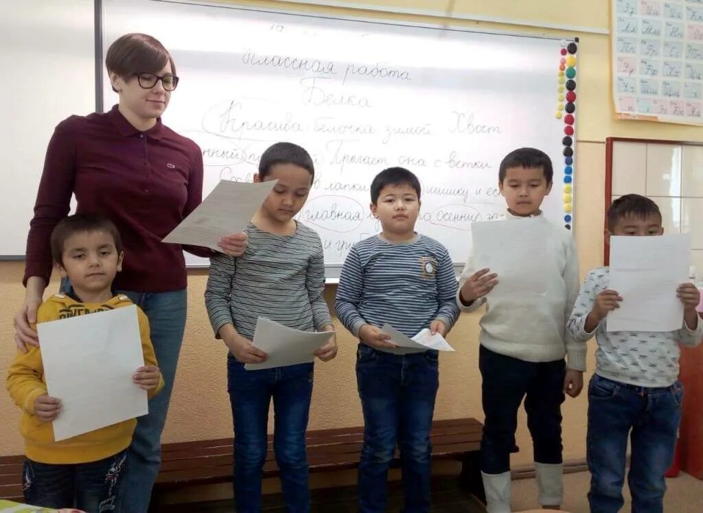 Калининград дети мигрантов. Волонтеры красного креста фото. Экологические беженцы. Настольная игра для мигрантов. Семья мигрантов.