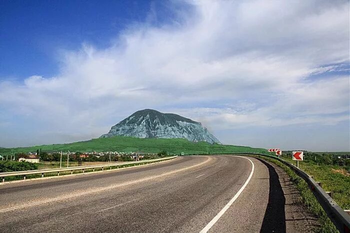 Змейка пятигорск. Гора змейка Пятигорск. Дорога Минеральные воды Кисловодск. Трасса Минеральные воды Кисловодск. Змейка Минеральные воды.