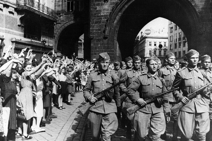 Второй день войны 1941. Освобождение Братиславы 1945. 6 Мая 1945 года Пражская операция. Советские войска в Праге 1945 год. Пражская операция 1945 освобождение Чехословакии.