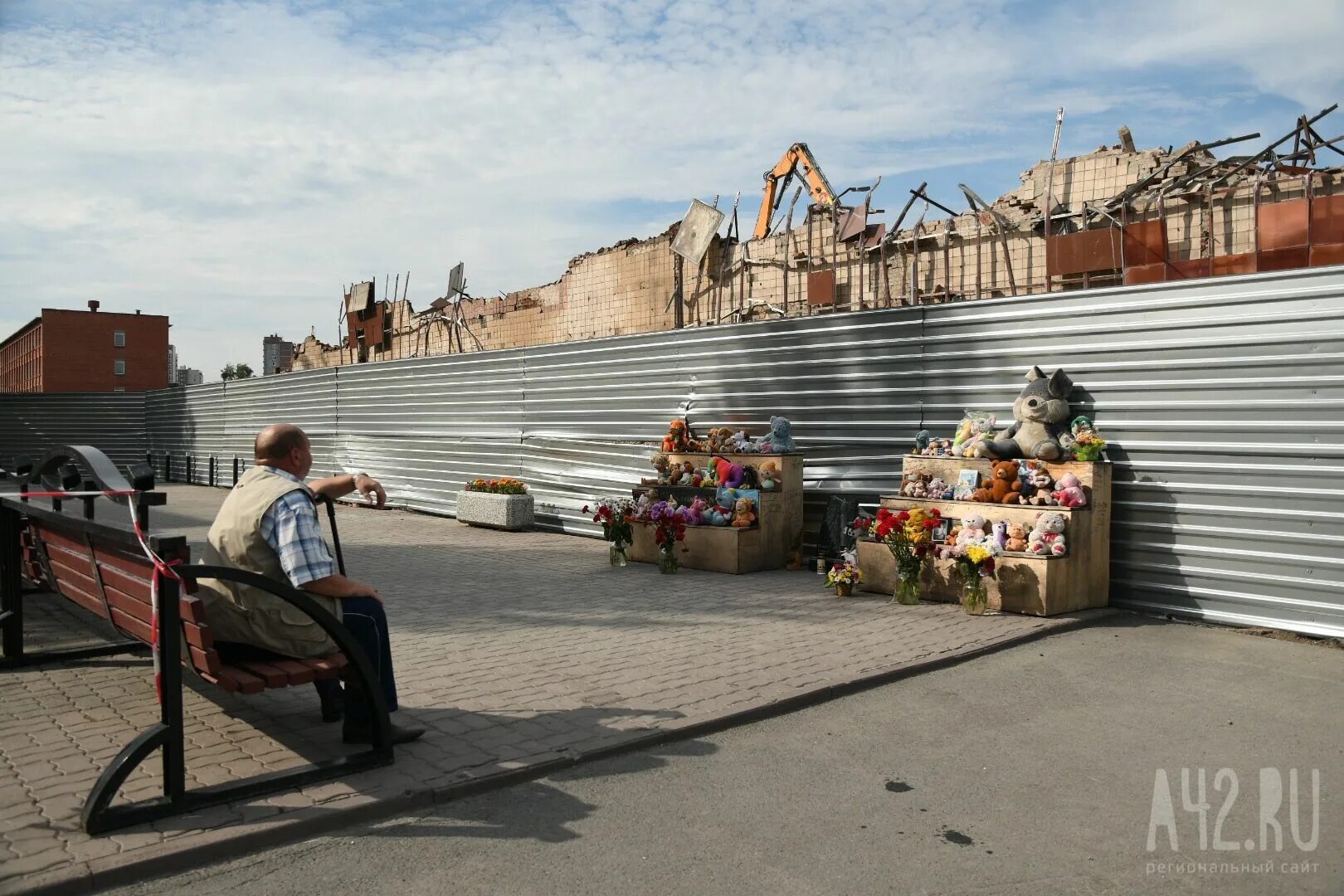Зимняя вишня кемерово сейчас. Тц зимняя вишня кемерово. Тц зимняя вишня кемерово. Пожар в кемерово в тц зимняя вишня. Трц зимняя вишня.