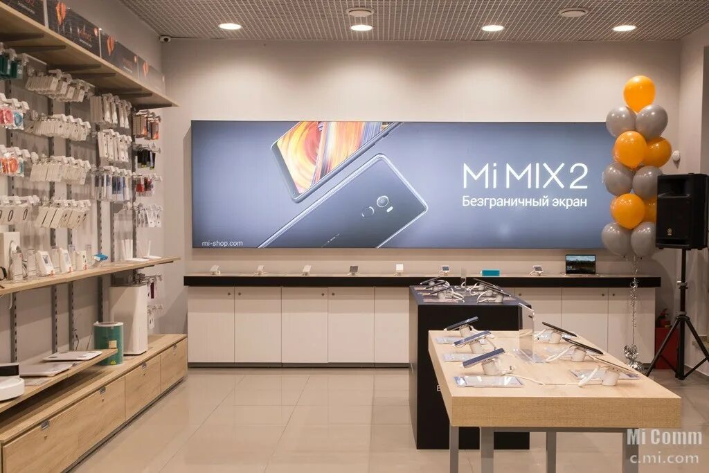 Магазин xiaomi shopping. Xiaomi фирменный салон. Магазины mi в Москве. Магазин Xiaomi в Москве. Фирменный магазин Xiaomi.