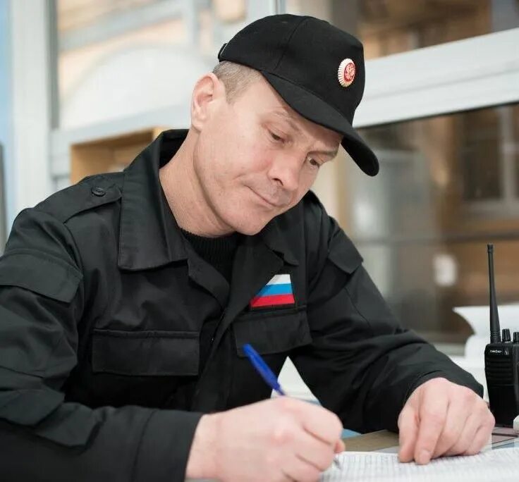 Частный охранник. Обязанности старшего смены охраны. Старший смены охраны. Старший смены. Начальник охраны.