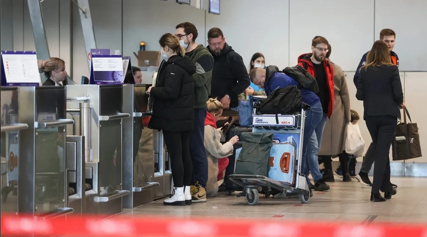 Бегут из россии. Беженцы в россии. Миграция. Эмигранты из россии. Беженцы и переселенцы.