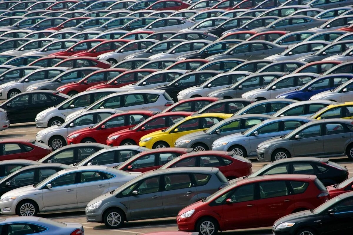Подешевеют ли автомобили в 2025 году. Продается машина. автомобили с пробегом. автомобильный рынок россии. подержанная машина.