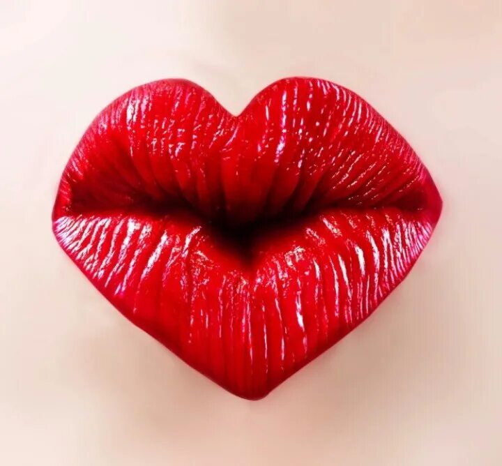 I love lips. Губы сердечком. Поцелуй в губы. Губы в форме сердца. Губки поцелуй.