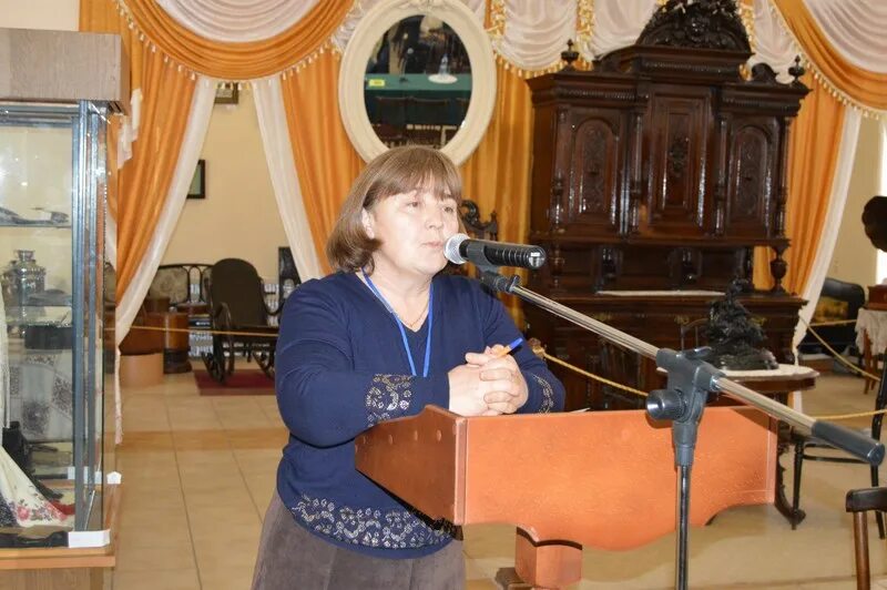 старший научный сотрудник музея