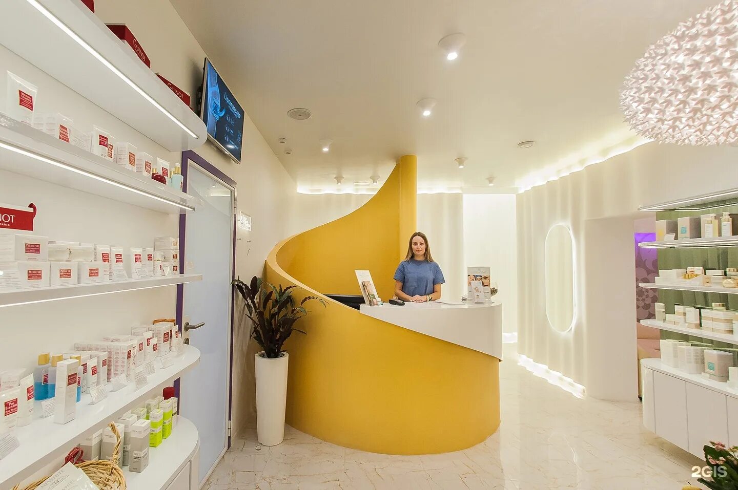 Diadem clinic. Менделеев 130 уфа. Спа салон менделеева. Спа салон менделеева. Пещера рыб массажный салон китай.