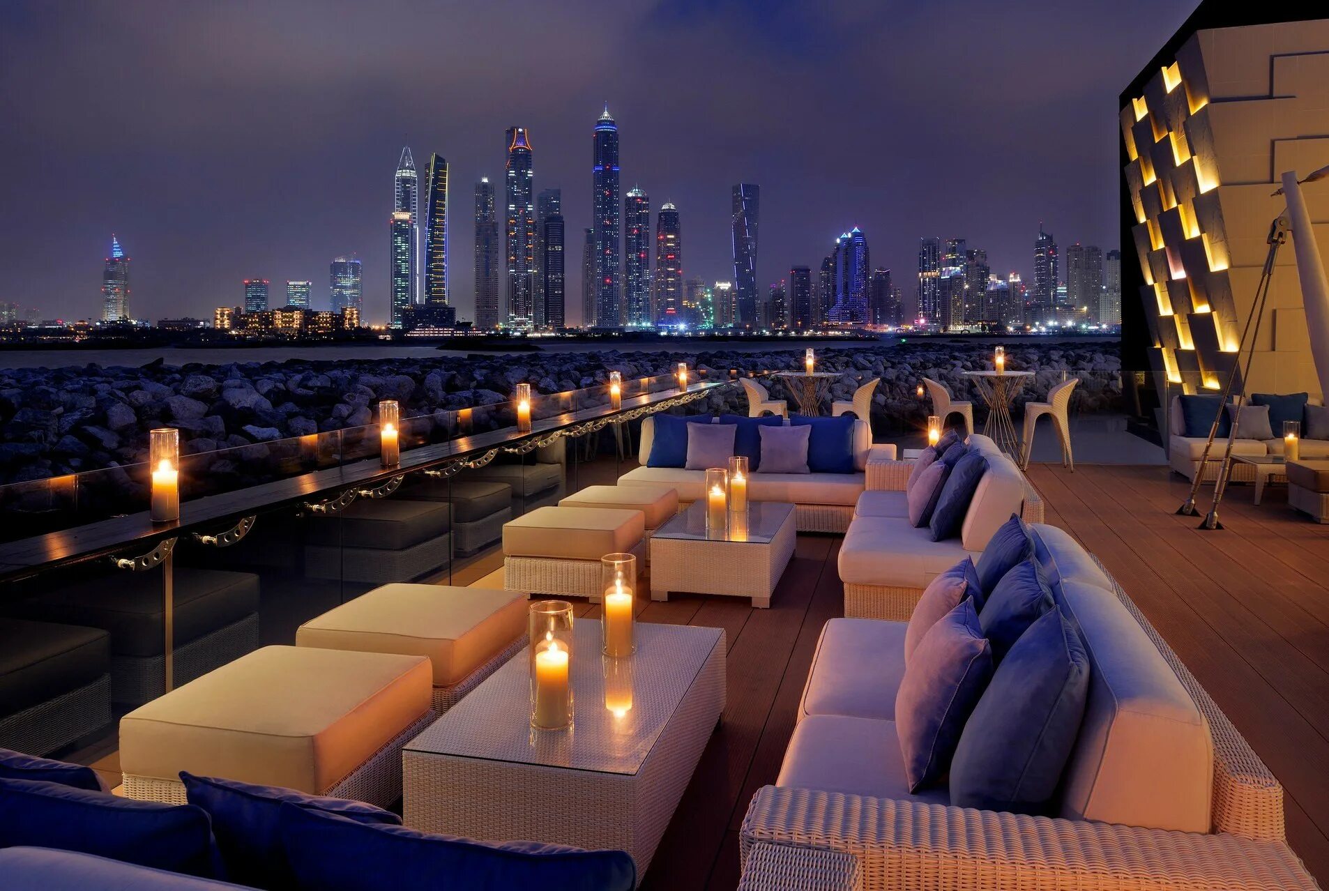 Ресторан с видом дубай. 101 Dining Lounge and Bar Дубай. One Palm в Дубае. Отель one only the Palm Dubai. SLS Terrace Дубай.
