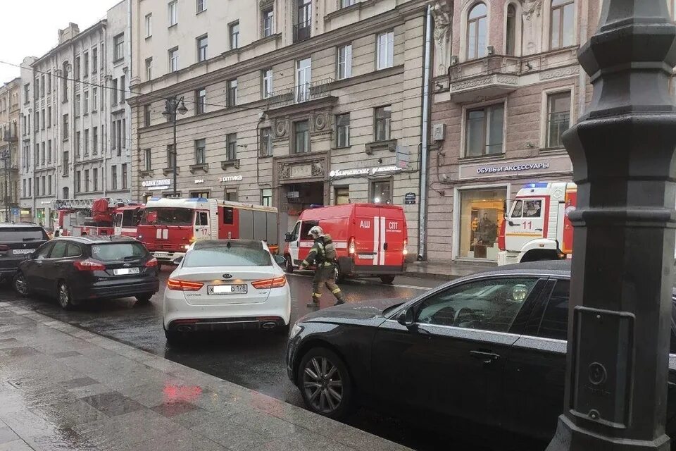 Пожар на петроградке сегодня. Где сегодня ночью был пожар. Пожар на петроградке сегодня. Пожар на петроградке сегодня. Пожар в здании.