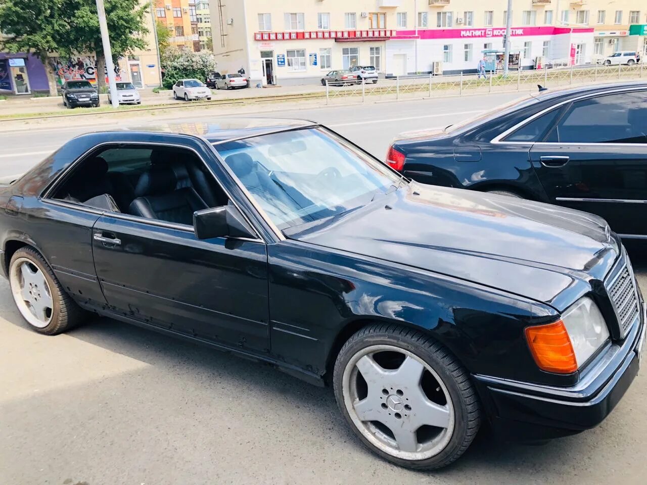 Mercedes 124 на моноблоках. Мерседес w124 купе. Mercedes w124 Coupe Monoblock. Мерседес 124 купе.