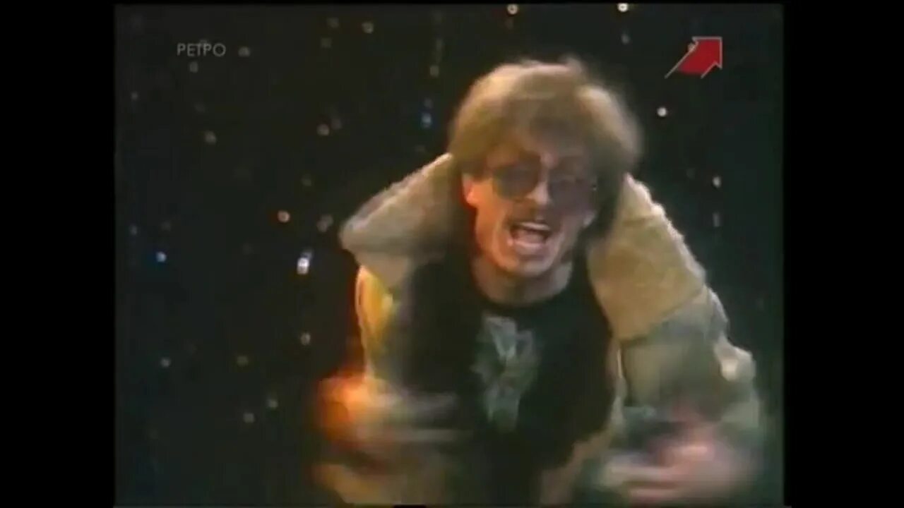 Слова домовой кузя домовенок. Песня домовой. Песня домовой проводил бы девушек. Песня про домового слова. Домовой девушка.