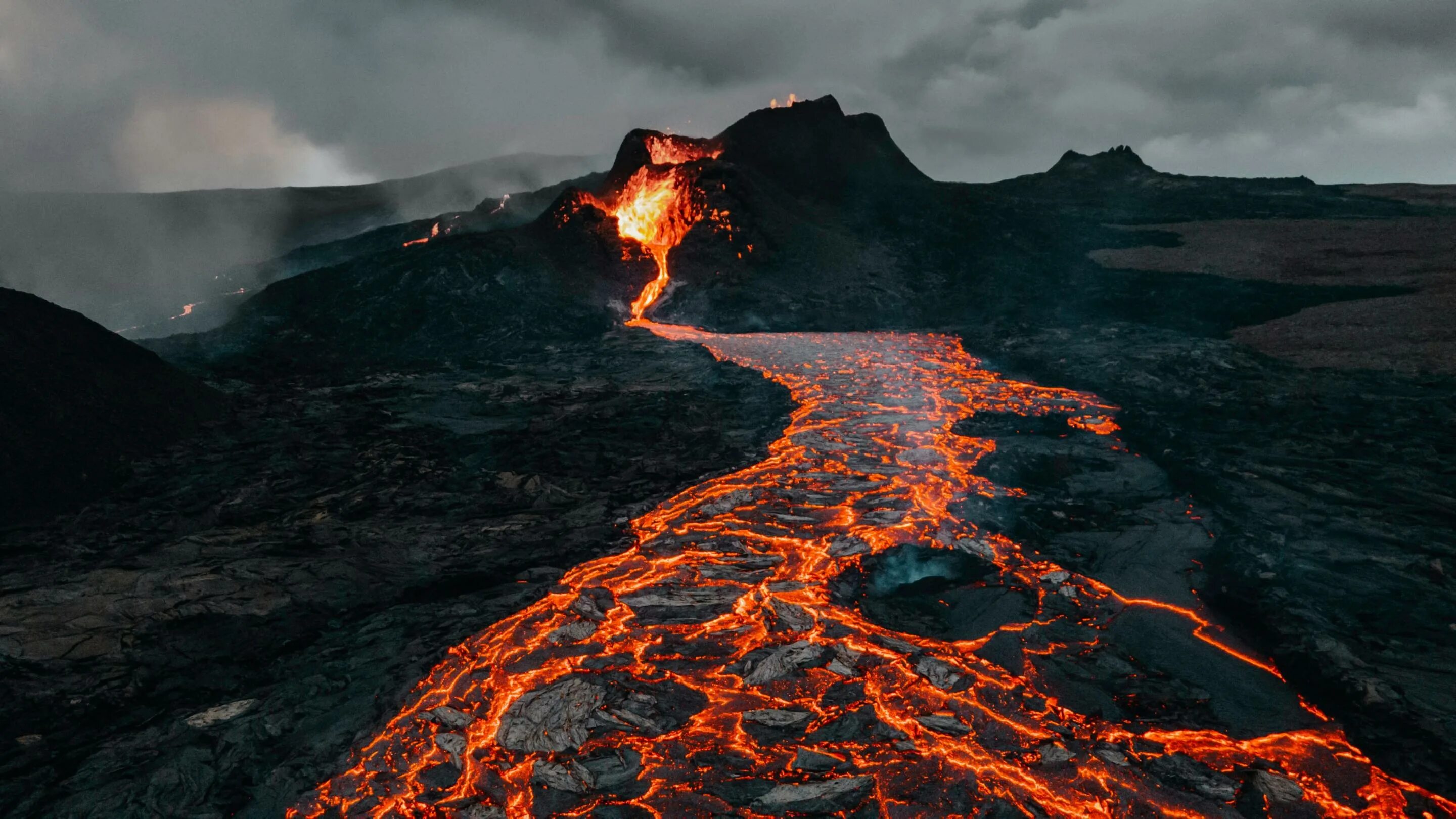 Гавайи вулкан Килауэа 2023. Вулкан Шивелуч извержение 2023. Извержение вулкана лава. Лава магма вулкан.