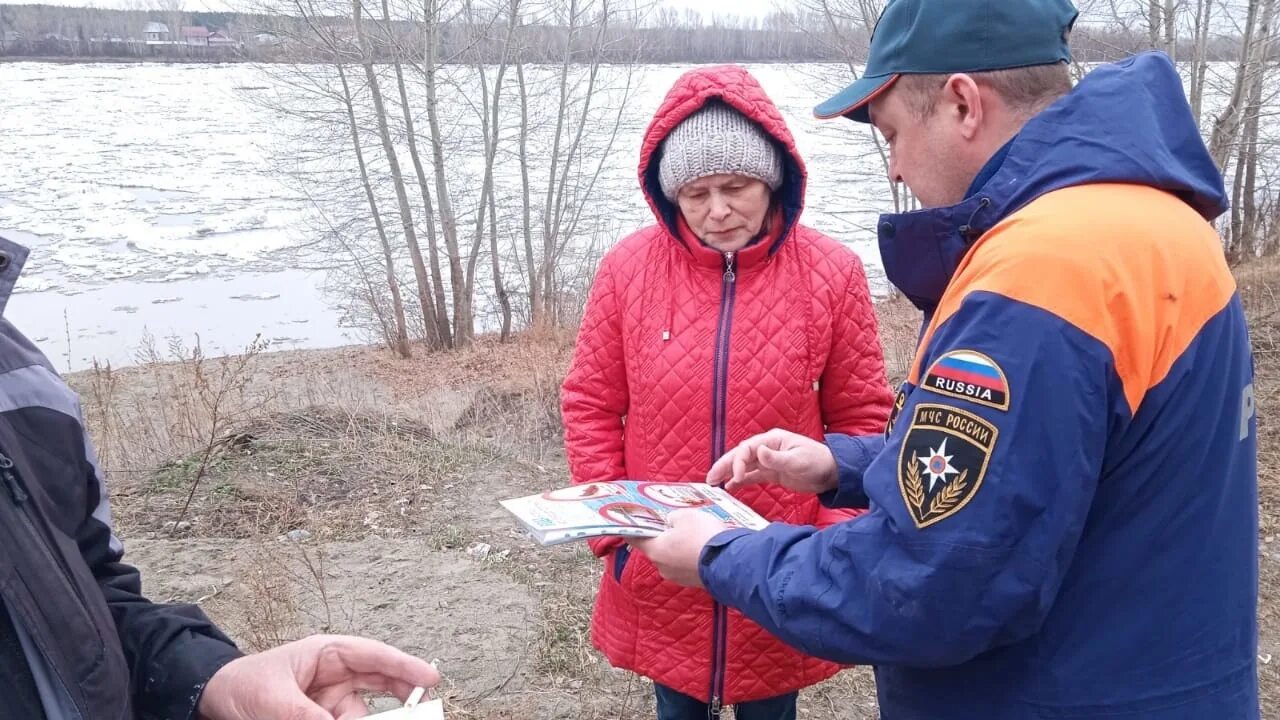 Паводок. Паводковая обстановка в Алатыре. Паводковая ситуация в Бийске сегодня. Вятский камушек на Оби. Новости оби сегодня