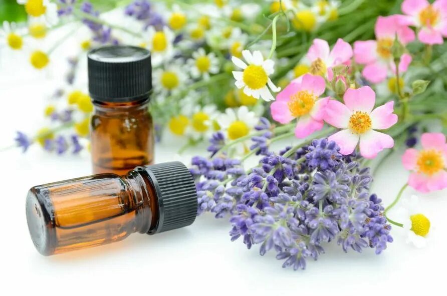 Эфирные масла Арома. Эфирное масло Essential Oil. Пачули эфирное масло ДОТЕРРА. Эфирные масла в цветах. Эфирное масло спрей